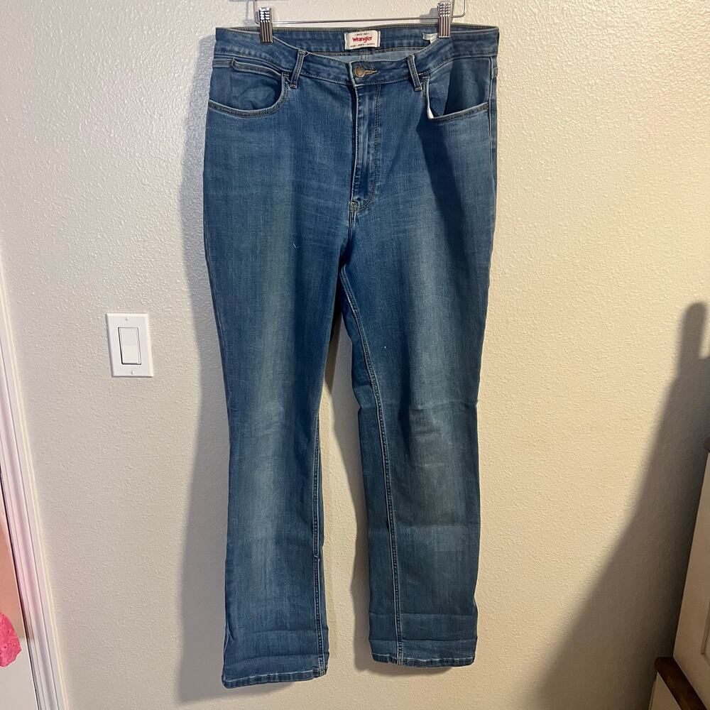 Wrangler Classic Women's Blue Straight-Leg Jeans
